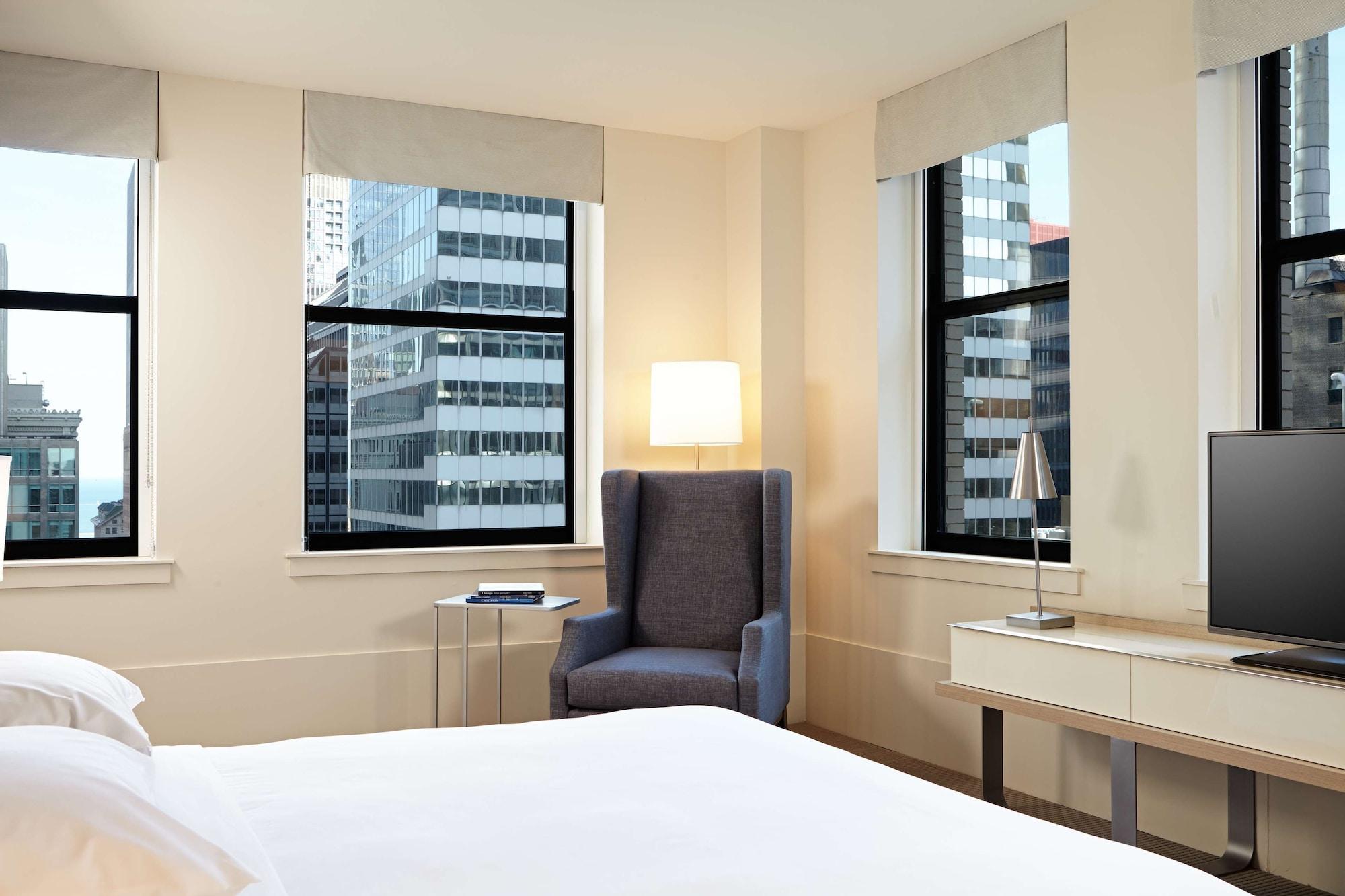 Отель Hyatt Centric The Loop Чикаго Экстерьер фото