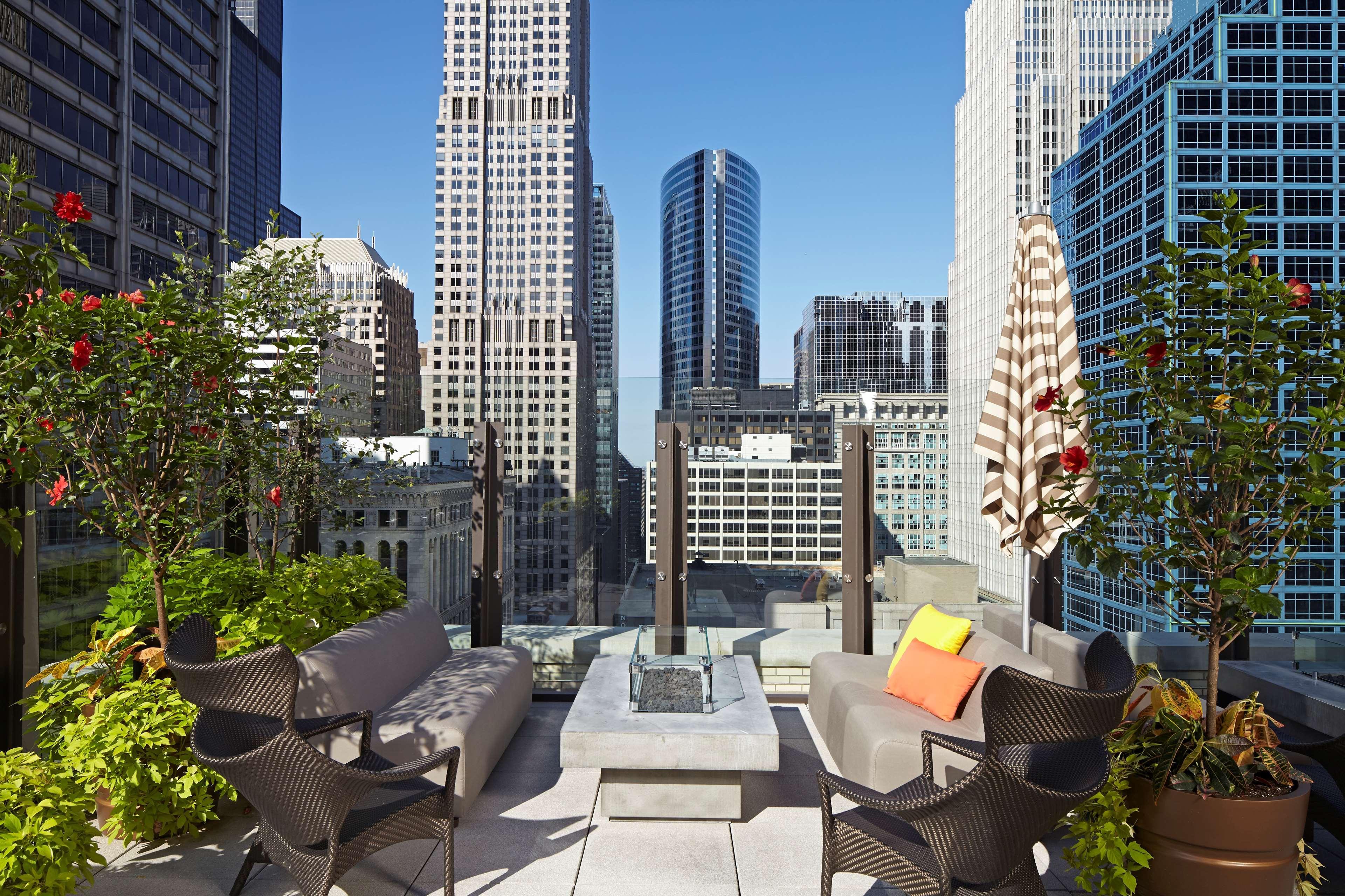 Отель Hyatt Centric The Loop Чикаго Экстерьер фото