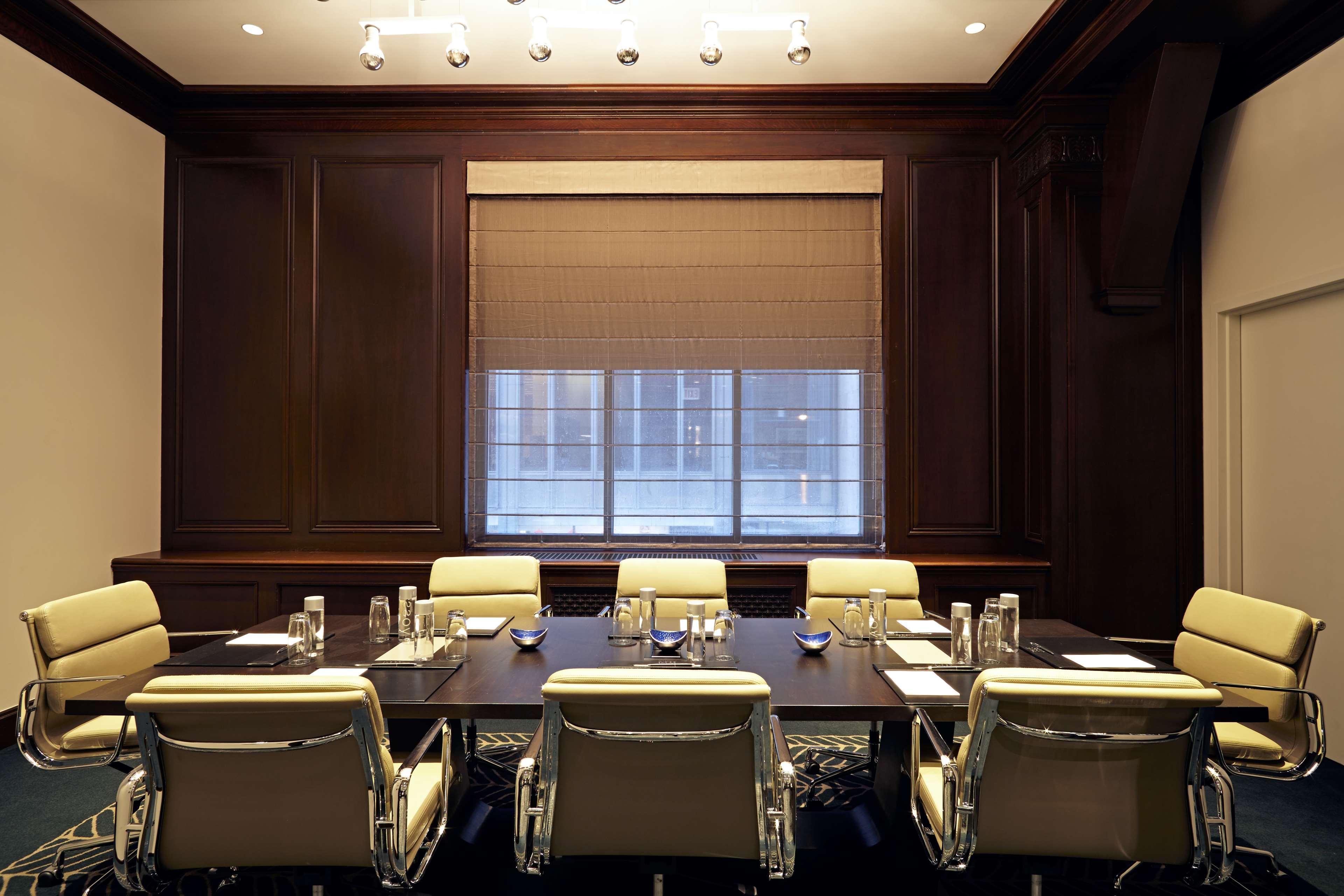 Отель Hyatt Centric The Loop Чикаго Экстерьер фото