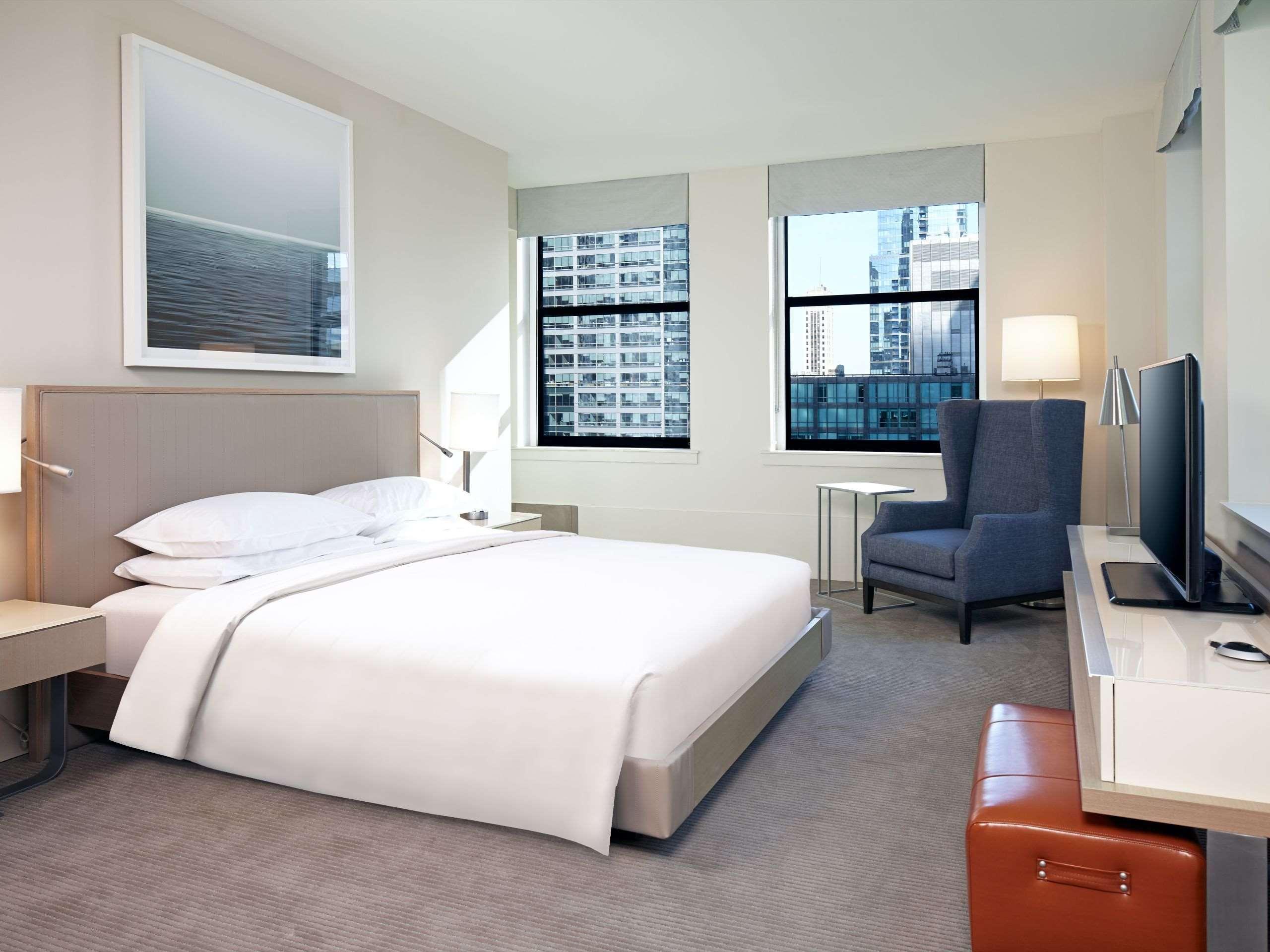 Отель Hyatt Centric The Loop Чикаго Экстерьер фото