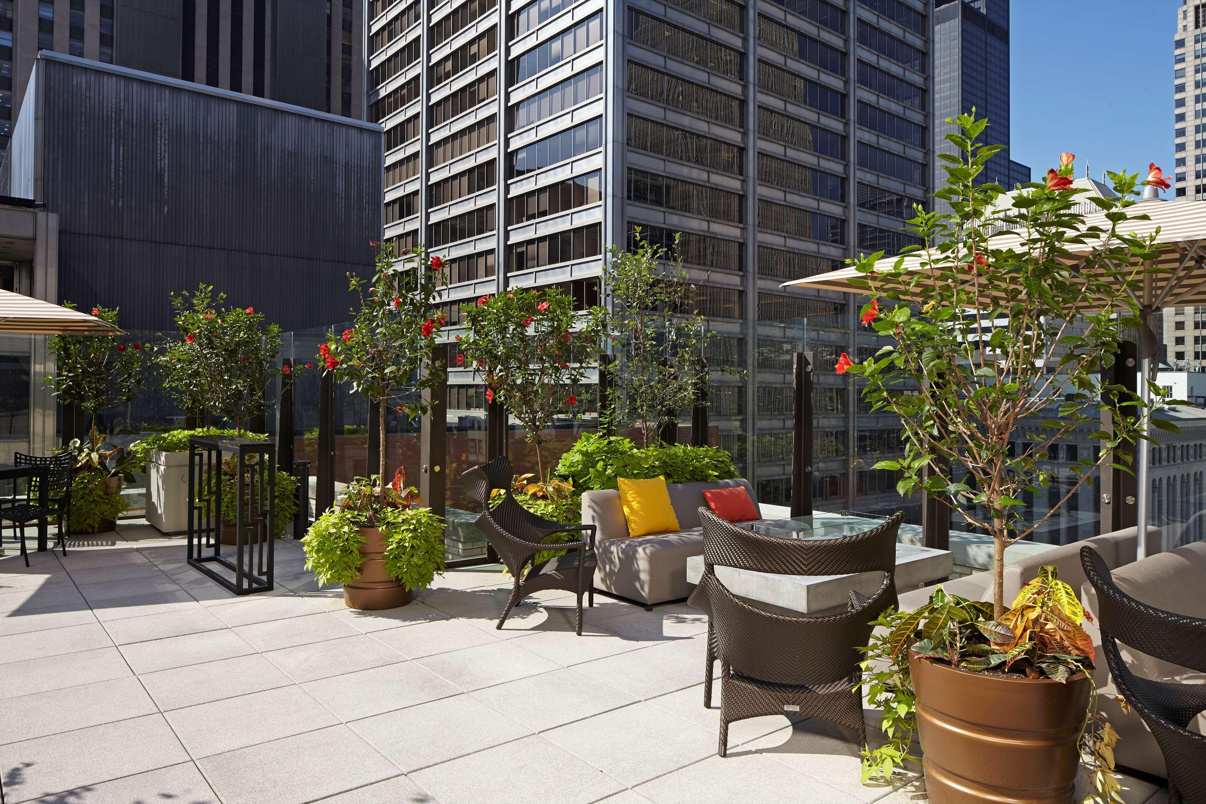 Отель Hyatt Centric The Loop Чикаго Экстерьер фото