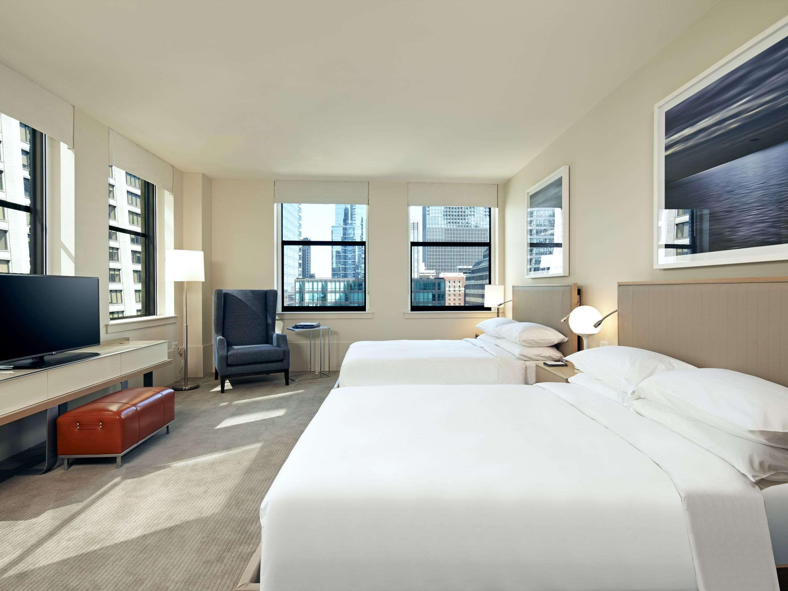 Отель Hyatt Centric The Loop Чикаго Экстерьер фото