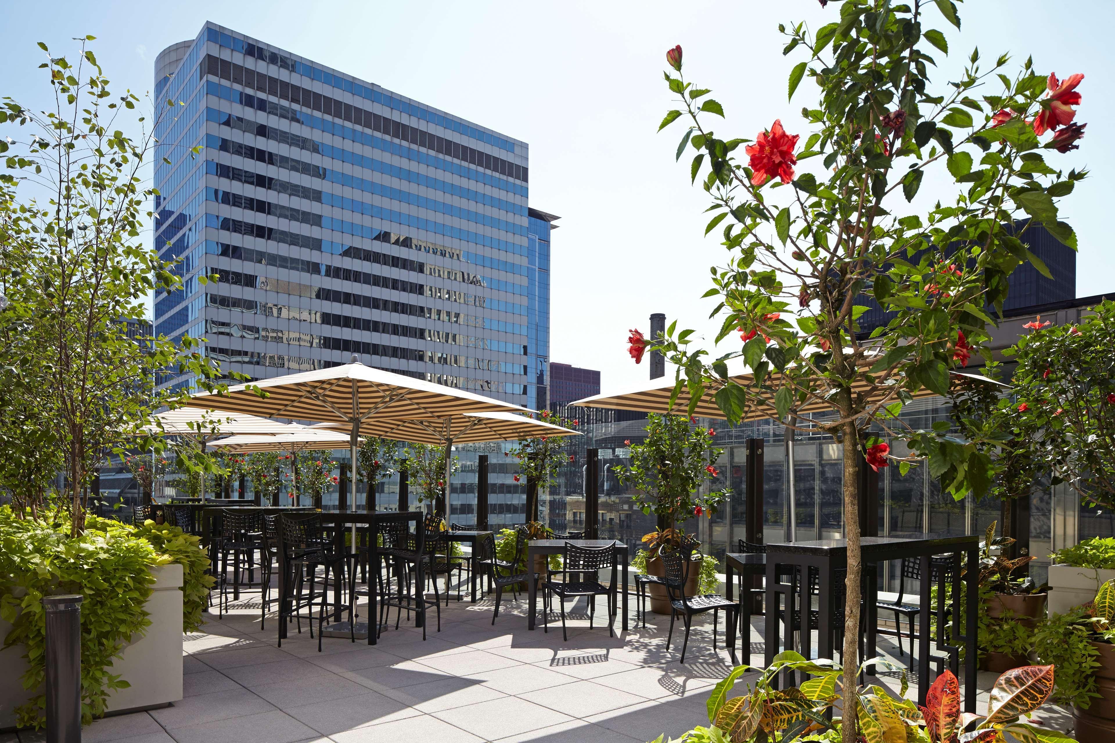 Отель Hyatt Centric The Loop Чикаго Экстерьер фото