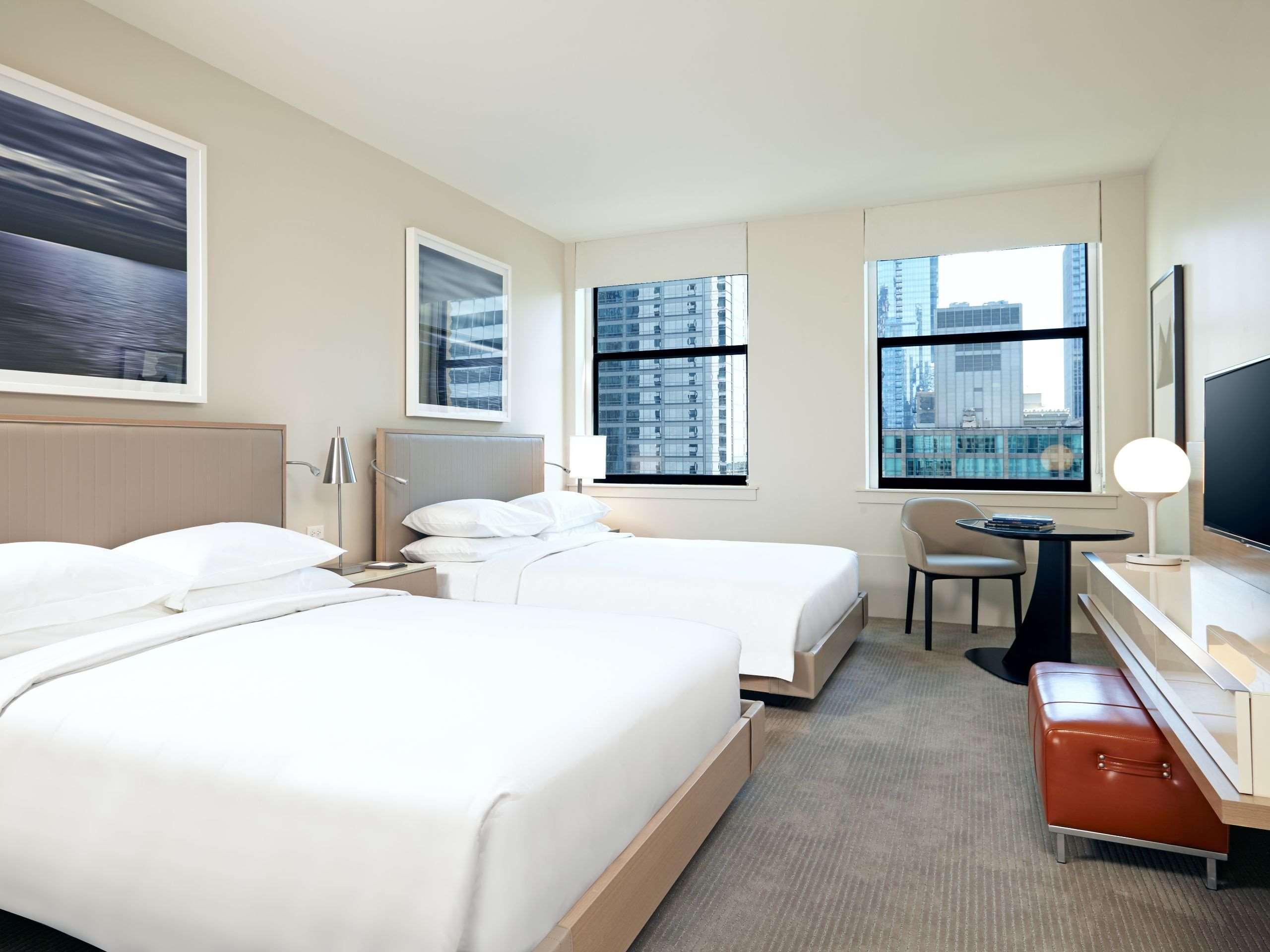Отель Hyatt Centric The Loop Чикаго Экстерьер фото
