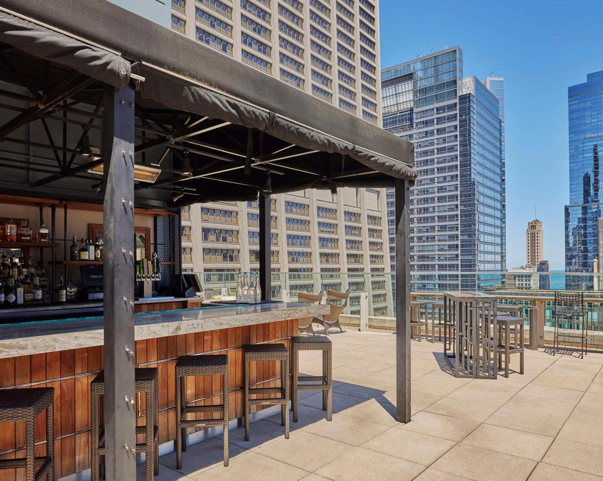 Отель Hyatt Centric The Loop Чикаго Экстерьер фото