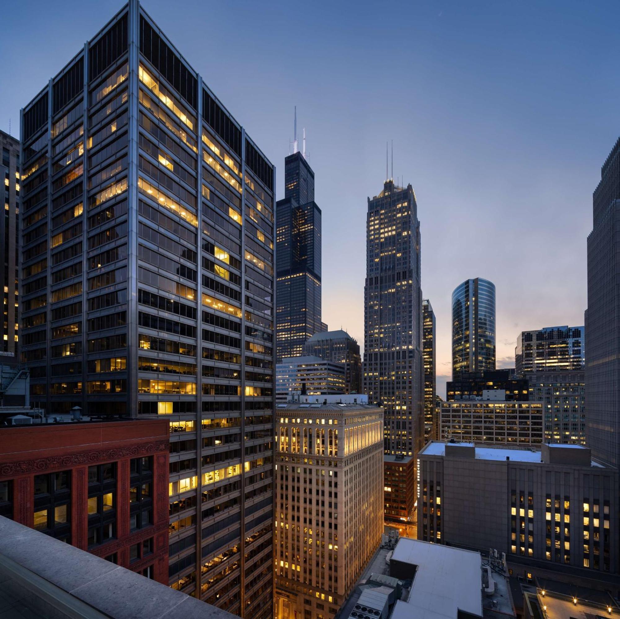Отель Hyatt Centric The Loop Чикаго Экстерьер фото