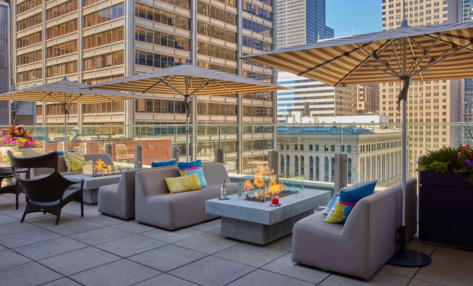 Отель Hyatt Centric The Loop Чикаго Экстерьер фото